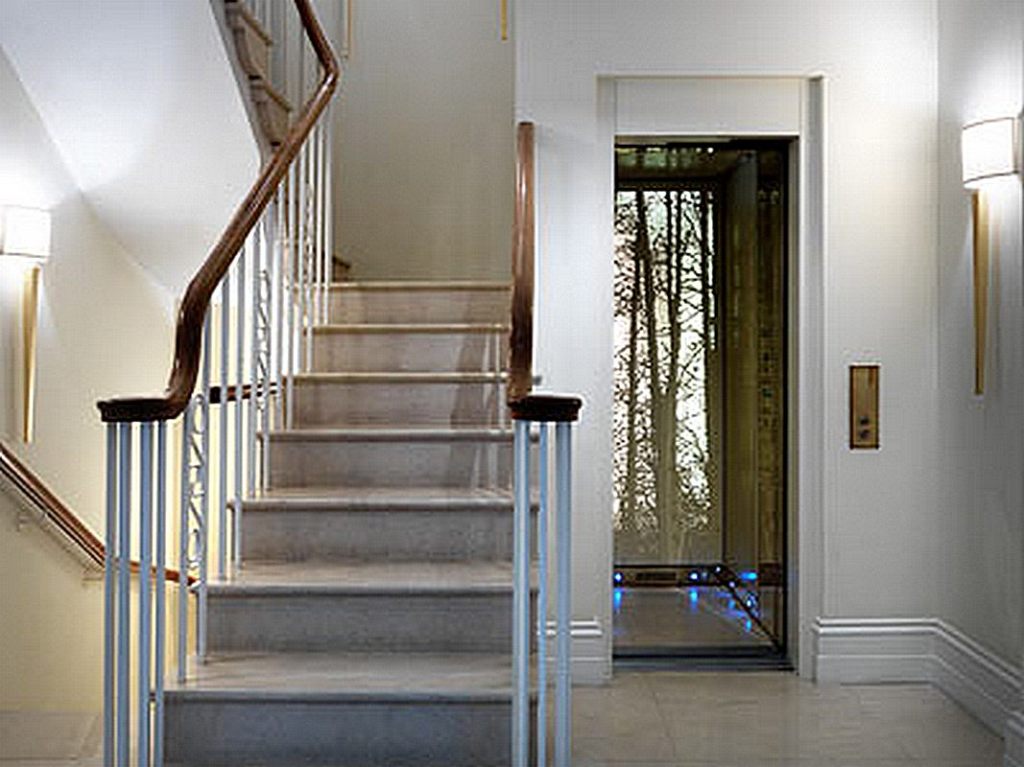 brownehallway_2626094a